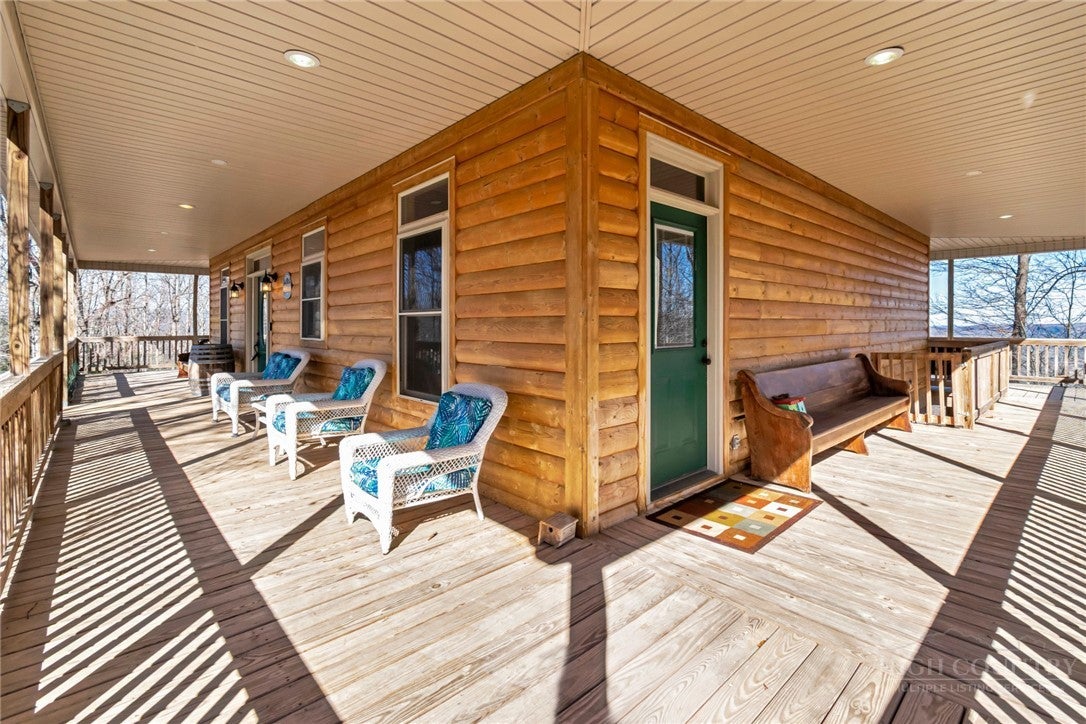 658 Green Point Lane