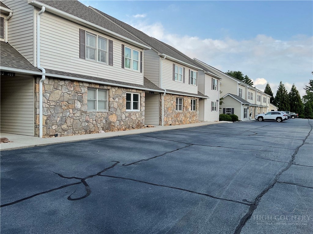 80 Club Villa Drive 404