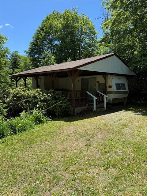 Photo of 154 Pine Valley Road, Newland, NC 28657 (MLS # 262552)