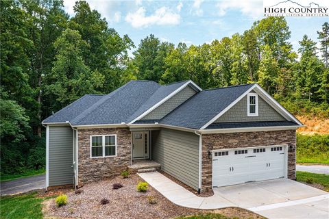 Photo of 402 NE Scarlett Oak Court, Lenoir, NC 28645 (MLS # 259281)