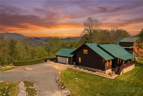 Photo of 598 Valle Meadows Trail, Sugar Grove, NC 28679 (MLS # 261189)