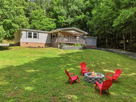 Photo of 984 Cobbs Creek Road, Boone, NC 28607 (MLS # 263046)