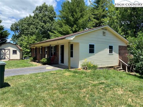 Photo of 535 Little River Drive, Sparta, NC 28675 (MLS # 254957) Photo of 535 Little River Drive, Sparta, NC 28675 (MLS # 254957)