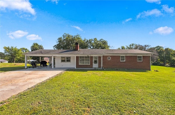 605 LINCOLN LN, LENOIR, NC 28645 - Image c2a391329dc24aba0a7bfc0890bf14dd/3014739084