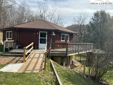 Photo of 124 Bubblingbrook Road, Zionville, NC 28698 (MLS # 242096)