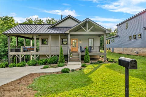 Photo of 806 Hillcrest Avenue, West Jefferson, NC 28694 (MLS # 263033)