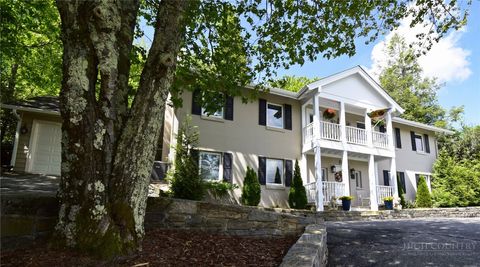 Photo of 195 Fairway Lane, Blowing Rock, NC 28605 (MLS # 261651)