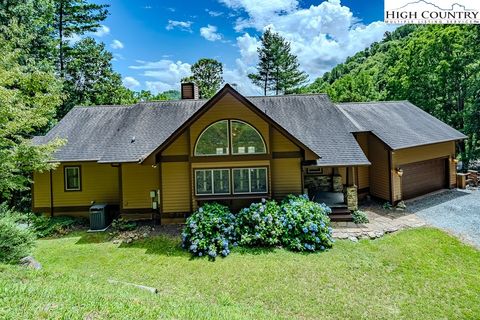 Photo of 446 Windridge Drive, Sugar Grove, NC 28679 (MLS # 257033)