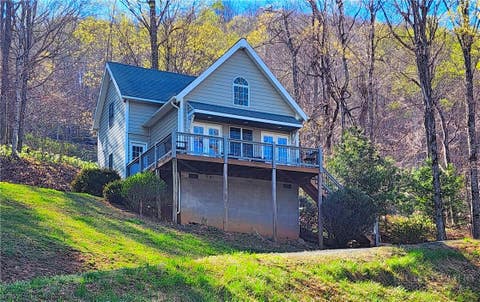 Photo of 728 Townview Street, West Jefferson, NC 28694 (MLS # 263671)