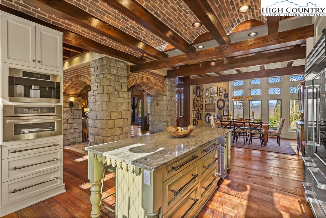 Banner Elk, North Carolina 28604, United States, 4 Bedrooms Bedrooms, ,5 BathroomsBathrooms,Residential,Active,66606