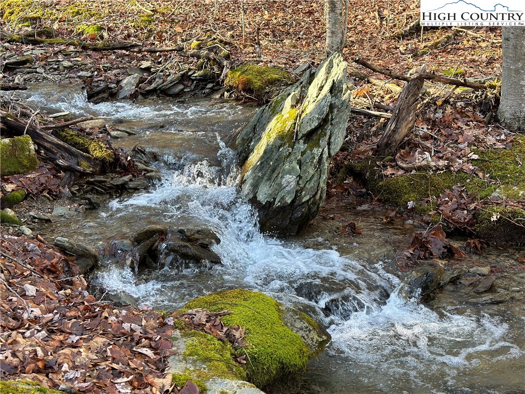 Banner Elk, North Carolina 28604, United States, 4 Bedrooms Bedrooms, ,5 BathroomsBathrooms,Residential,Active,66606