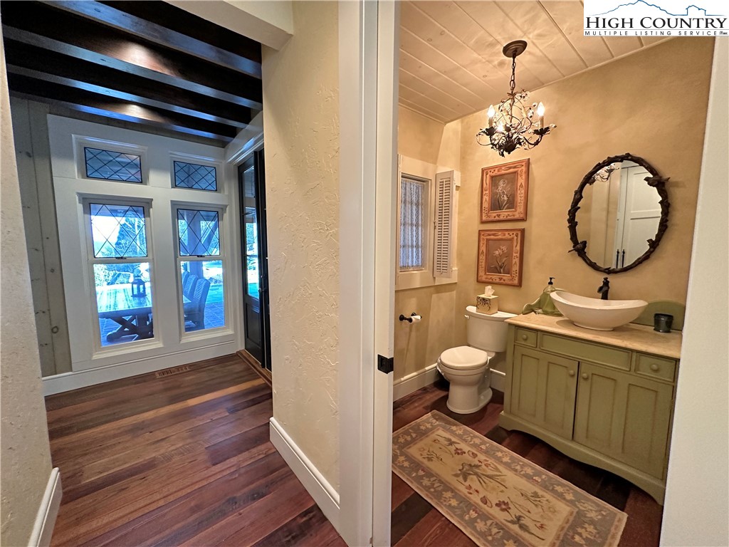 Banner Elk, North Carolina 28604, United States, 4 Bedrooms Bedrooms, ,5 BathroomsBathrooms,Residential,Active,66606