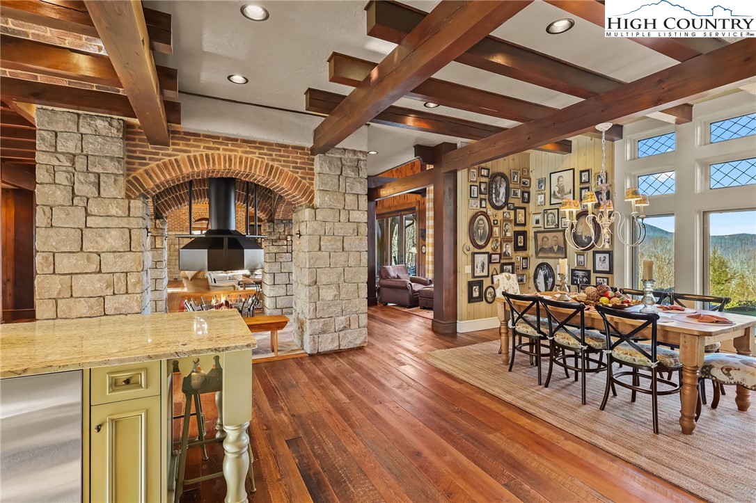 Banner Elk, North Carolina 28604, United States, 4 Bedrooms Bedrooms, ,5 BathroomsBathrooms,Residential,Active,66606