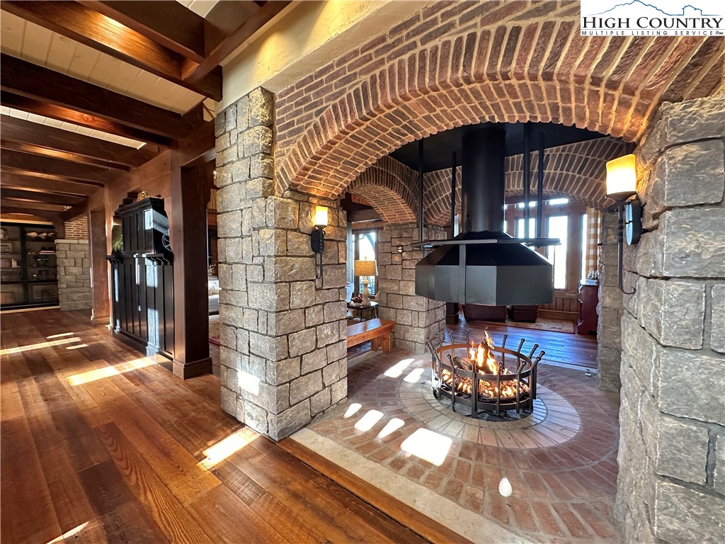 Banner Elk, North Carolina 28604, United States, 4 Bedrooms Bedrooms, ,5 BathroomsBathrooms,Residential,Active,66606