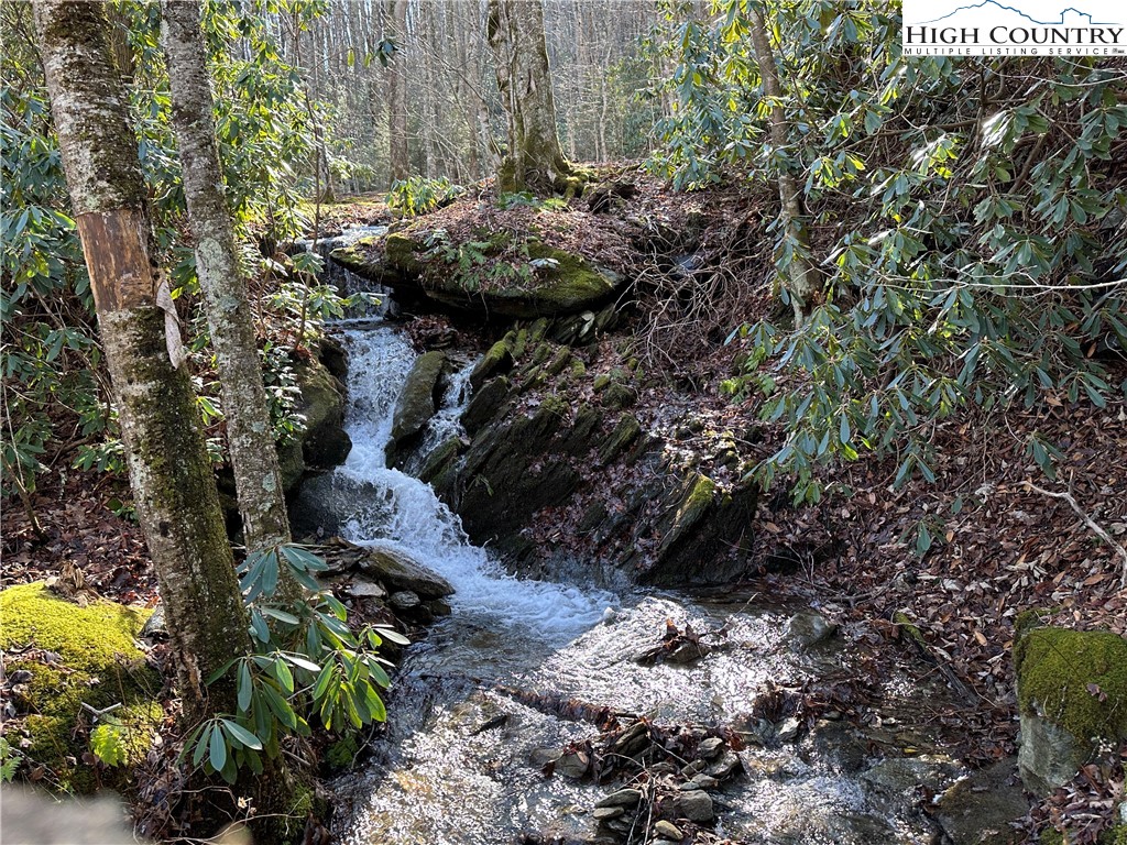 Banner Elk, North Carolina 28604, United States, 4 Bedrooms Bedrooms, ,5 BathroomsBathrooms,Residential,Active,66606