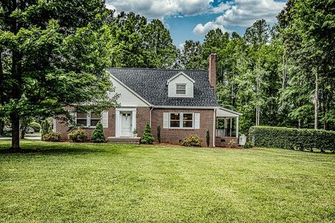 Photo of 803 N First Avenue, Conover, NC 28613 (MLS # 262092)