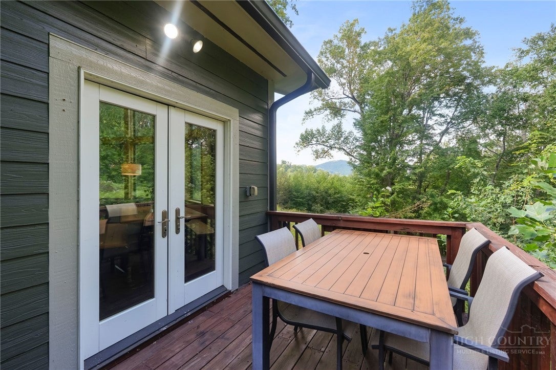 558 Perri Creek