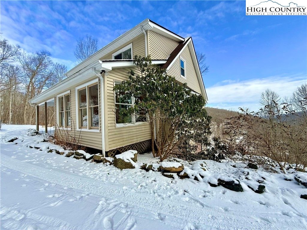 Photo of 386 Hornblend Drive, Boone, NC 28607 (MLS # 260058)