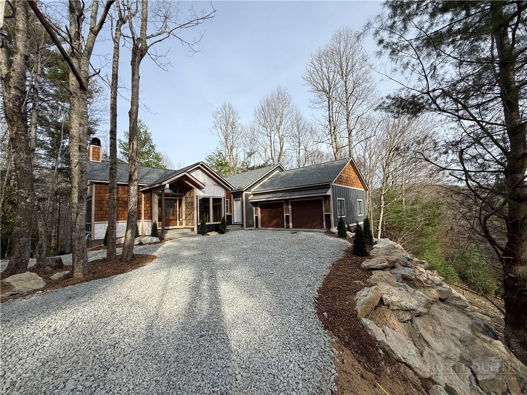 Boone, North Carolina, 28607, United States, 4 Bedrooms Bedrooms, ,5 BathroomsBathrooms,Residential,Active,1985858