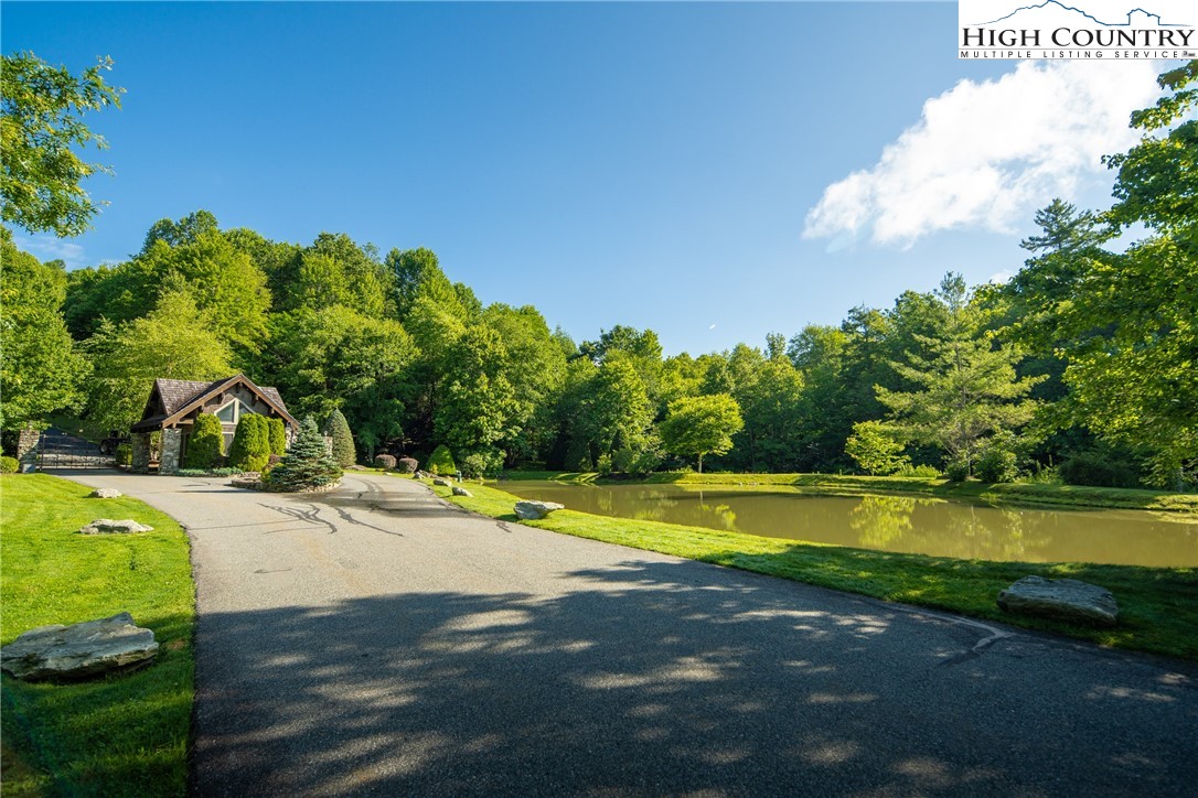 Boone, North Carolina, 28607, United States, 4 Bedrooms Bedrooms, ,5 BathroomsBathrooms,Residential,Active,1985858