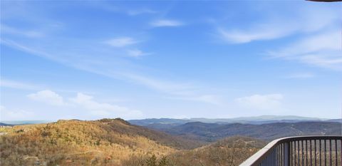 Photo of 303 Sugar Top Drive #2202, Sugar Mountain, NC 28604 (MLS # 261289)
