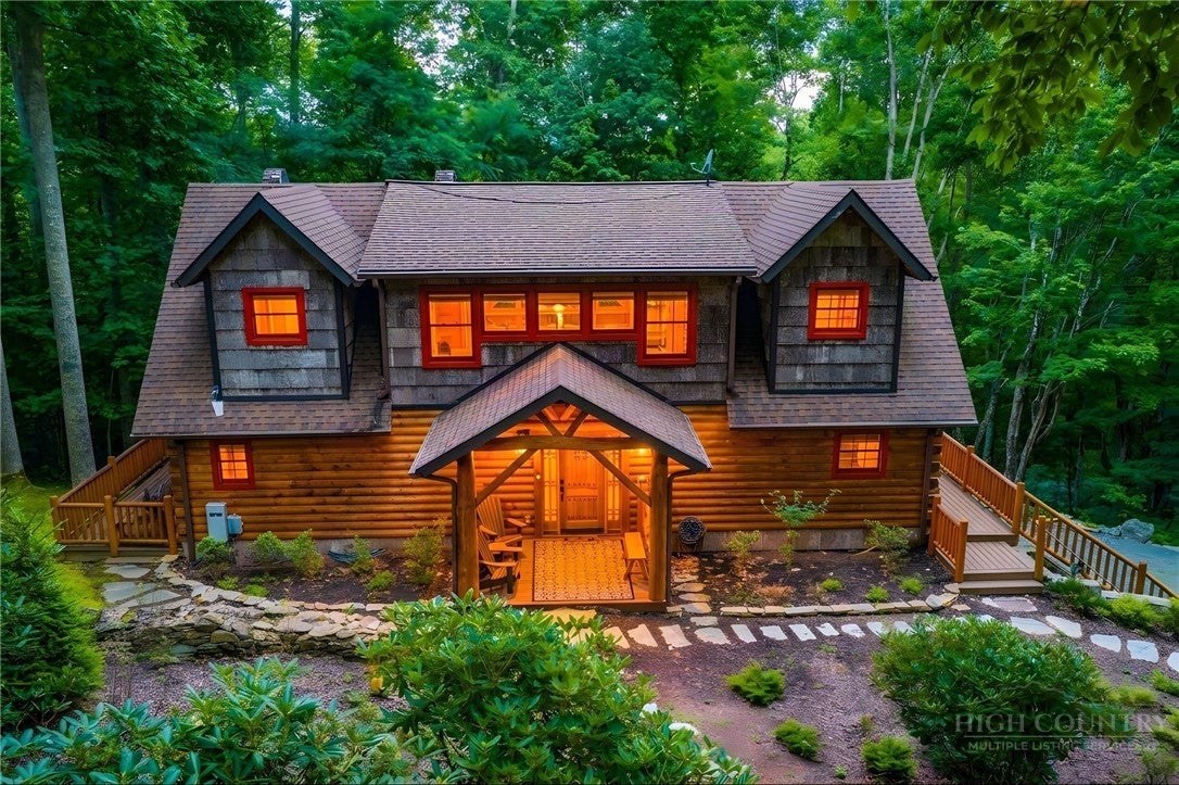 875 Eagles Nest Trail