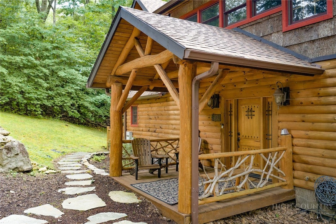 875 Eagles Nest Trail