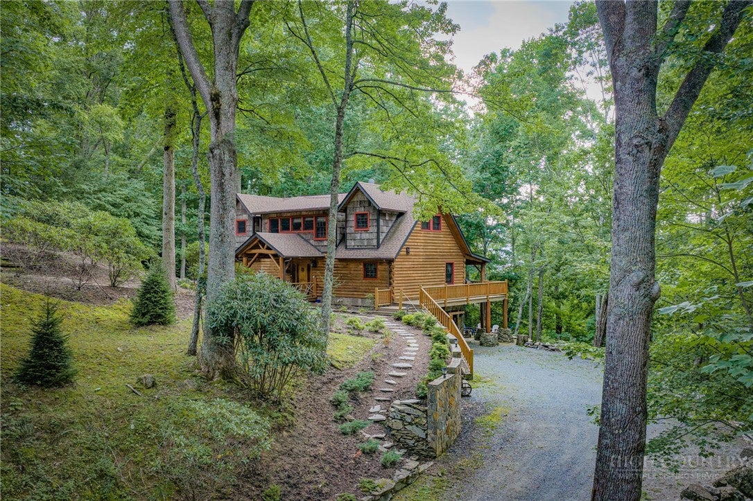 875 Eagles Nest Trail