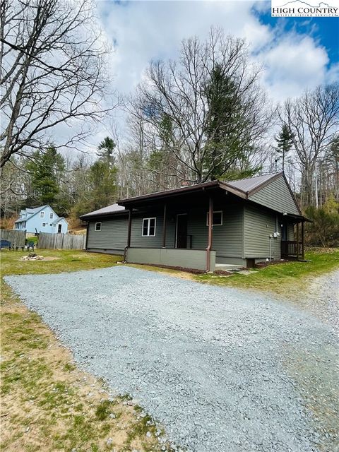 Photo of 41 Raccoon Lane, Newland, NC 28604 (MLS # 260794)