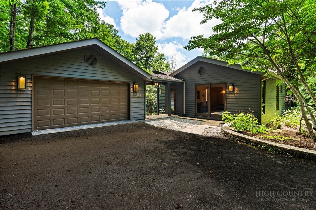 104 Bridgeway Court