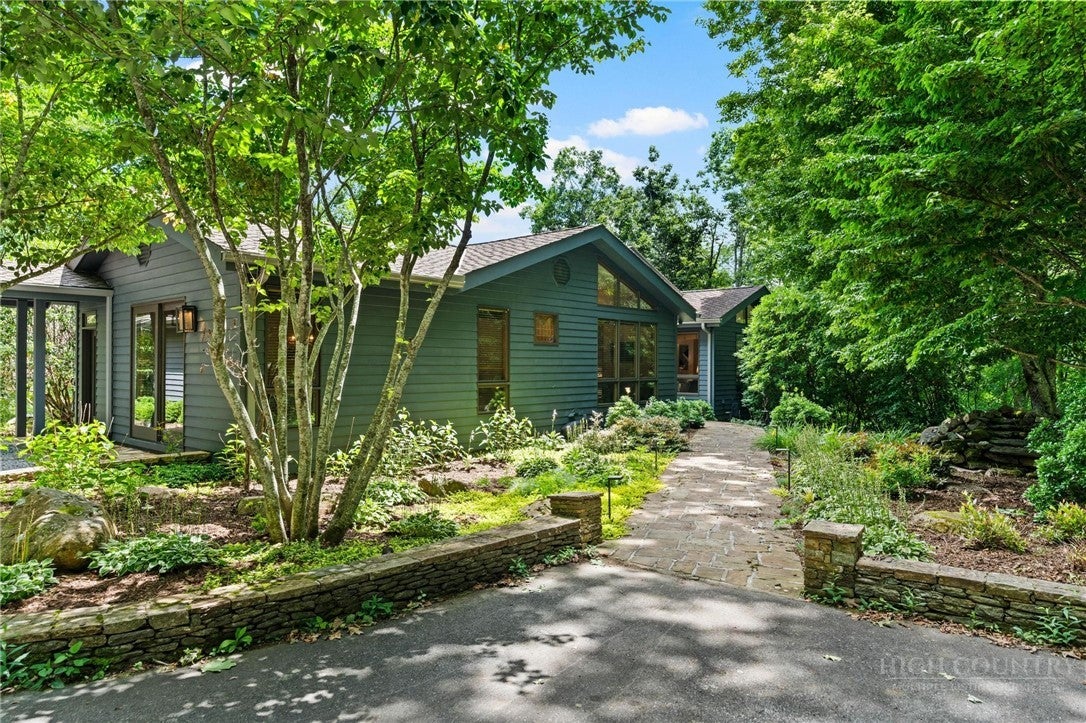 104 Bridgeway Court
