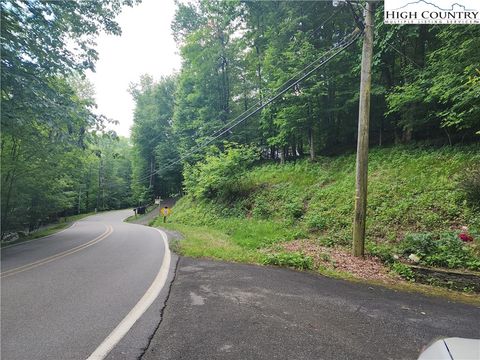 Photo of 218 Lake Road, Beech Mountain, NC 28604 (MLS # 258940)