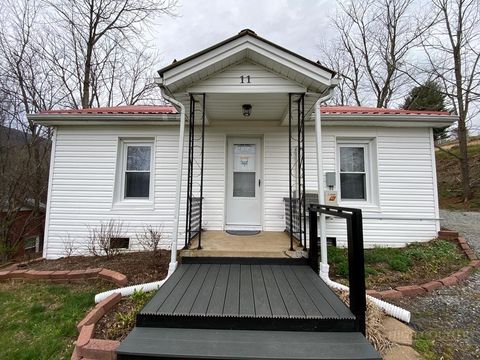 Photo of 11 E 5th Street, West Jefferson, NC 28694 (MLS # 261500)