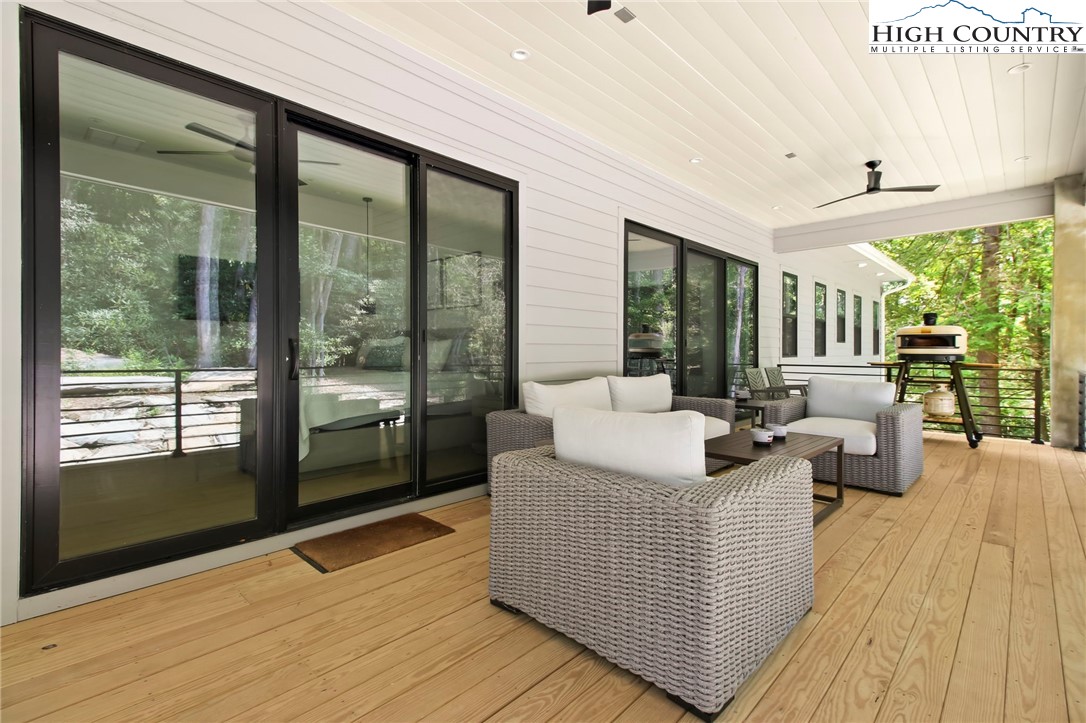 Boone, North Carolina 28607, United States, 4 Bedrooms Bedrooms, ,4 BathroomsBathrooms,Residential,Active,65325