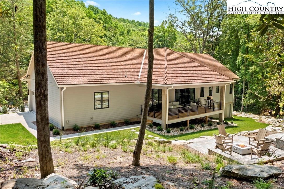 Boone, North Carolina 28607, United States, 4 Bedrooms Bedrooms, ,4 BathroomsBathrooms,Residential,Active,65325