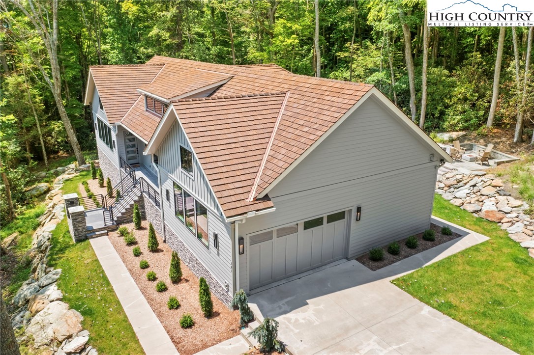 Boone, North Carolina 28607, United States, 4 Bedrooms Bedrooms, ,4 BathroomsBathrooms,Residential,Active,65325