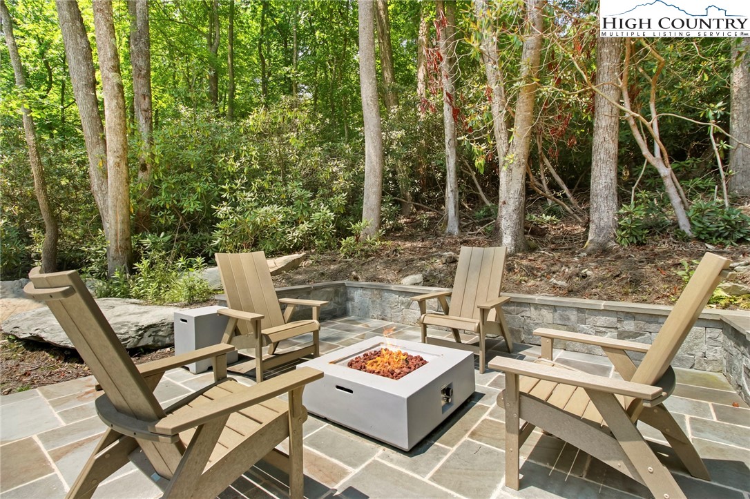 Boone, North Carolina 28607, United States, 4 Bedrooms Bedrooms, ,4 BathroomsBathrooms,Residential,Active,65325