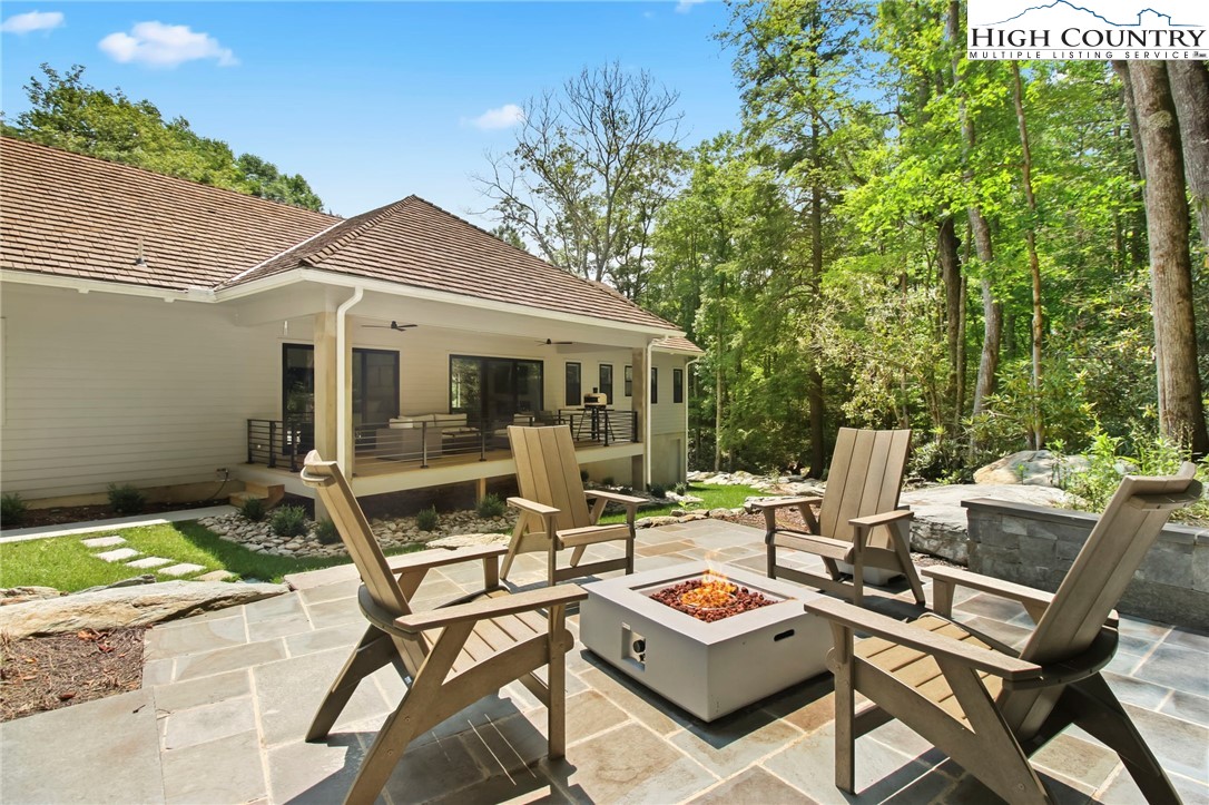 Boone, North Carolina 28607, United States, 4 Bedrooms Bedrooms, ,4 BathroomsBathrooms,Residential,Active,65325