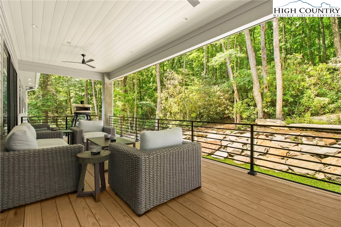 Boone, North Carolina 28607, United States, 4 Bedrooms Bedrooms, ,4 BathroomsBathrooms,Residential,Active,65325