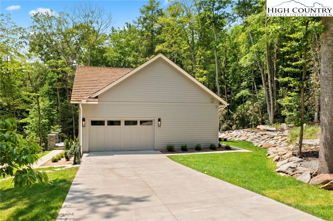 Boone, North Carolina 28607, United States, 4 Bedrooms Bedrooms, ,4 BathroomsBathrooms,Residential,Active,65325