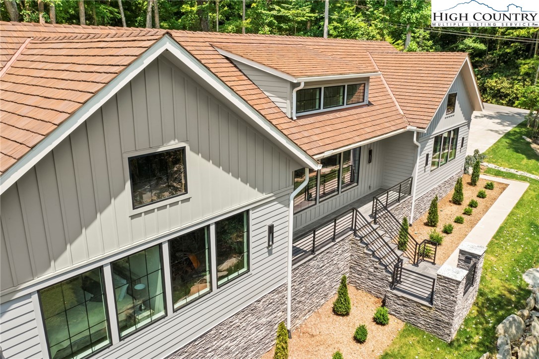 Boone, North Carolina 28607, United States, 4 Bedrooms Bedrooms, ,4 BathroomsBathrooms,Residential,Active,65325