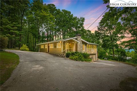 Photo of 20 Ridgeview Road, Spruce Pine, NC 28777 (MLS # 257758)