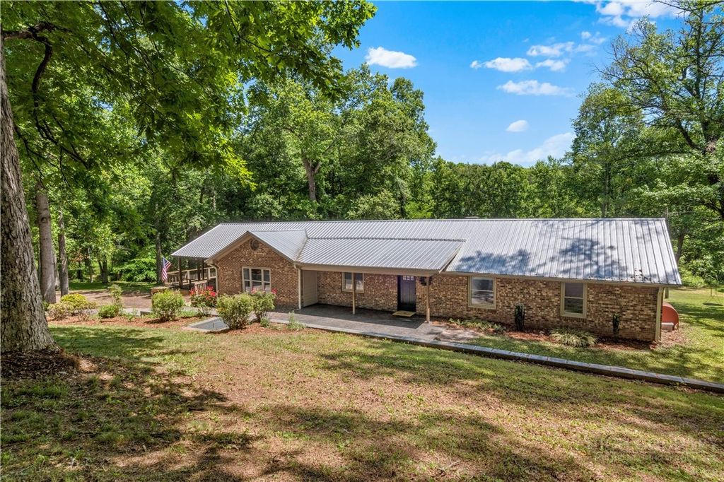 Photo of 142 Pioneer Road, Harmony, NC 28634 (MLS # 262129)