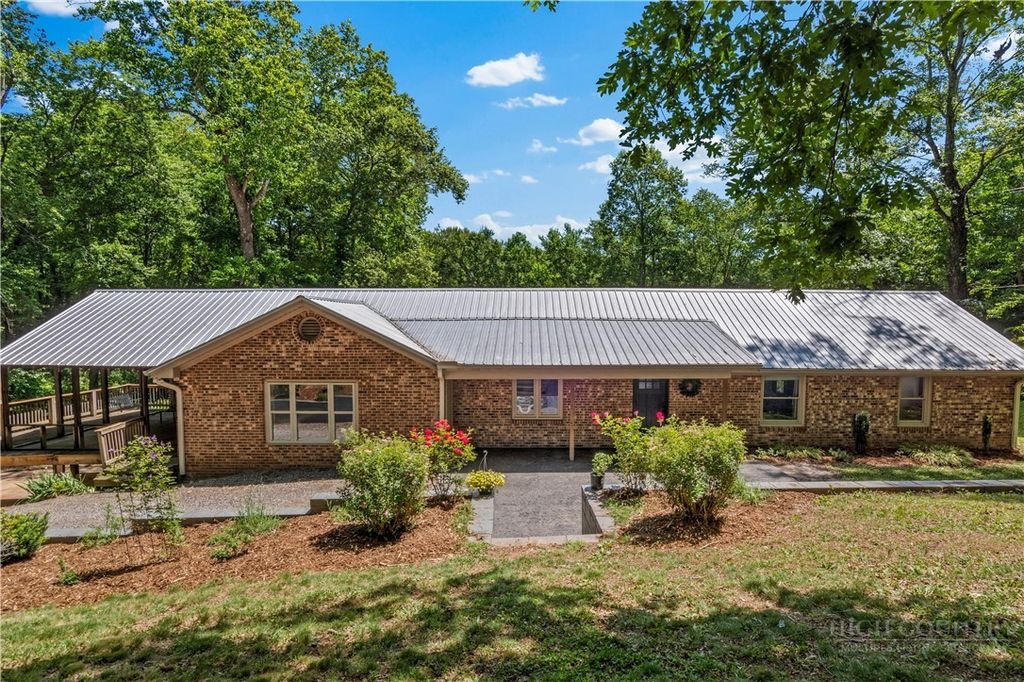 Photo of 142 Pioneer Road, Harmony, NC 28634 (MLS # 262129)