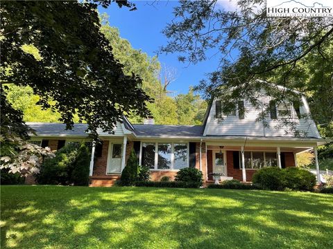 Photo of 421 Northwest Drive, Jefferson, NC 28640 (MLS # 258733)