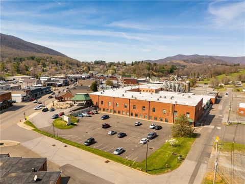 Photo of 108 Jefferson Station Place #108, West Jefferson, NC 28694 (MLS # 261197)