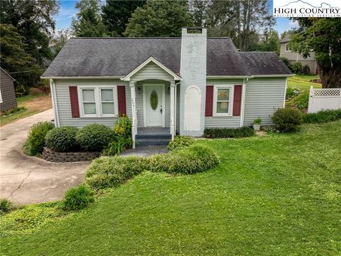 Photo of 806 Lower Creek Drive, Lenoir, NC 28645 (MLS # 257943)