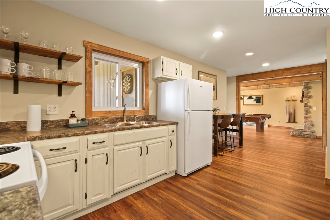 Sugar Mountain, North Carolina 28604, United States, 3 Bedrooms Bedrooms, ,4 BathroomsBathrooms,Residential,Active,118746