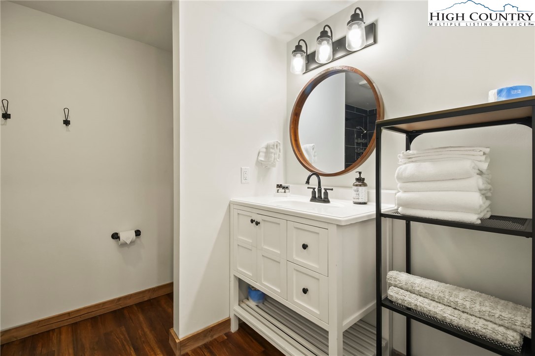 Sugar Mountain, North Carolina 28604, United States, 3 Bedrooms Bedrooms, ,4 BathroomsBathrooms,Residential,Active,118746