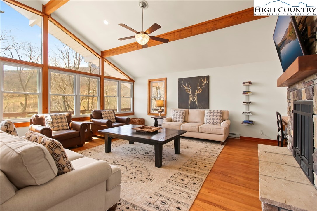 Sugar Mountain, North Carolina 28604, United States, 3 Bedrooms Bedrooms, ,4 BathroomsBathrooms,Residential,Active,118746